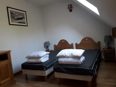 Un ou plusieurs lits dans un hébergement de l'établissement Duplex 8 pers à Super-Besse avec balcon - FR-1-814-44
