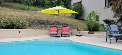 Piscine de l'établissement Domaine pour 8 personnes avec piscine ou située à proximité
