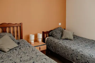 Un ou plusieurs lits dans un hébergement de l'établissement Gîte Terre - 1-4 pers, à 20 mins de Vulcania et du Puy-de-Dôme, 35 mins du Sancy