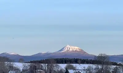 Vue générale sur la montagne ou vue sur la montagne depuis la maison de vacances