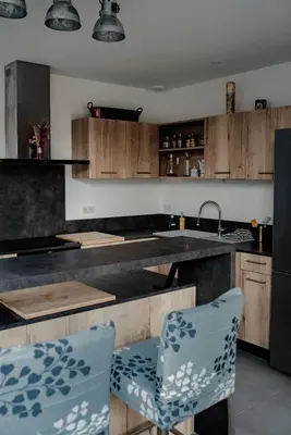 Cuisine ou kitchenette dans l'établissement Gîte Ciel - 1-8 pers, au calme, à 20 mins du Puy-de-Dôme, Vulcania et le volcan de Lemptégy