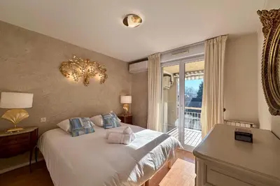 Un ou plusieurs lits dans un hébergement de l'établissement Casa Cardinal-Grand T3 secteur HôpitalCentreVille