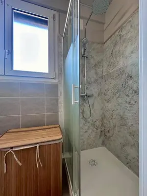 Salle de bains dans l'établissement Casa Ribot #10 - T4 pour 5 personnes - Proche Centre Ville