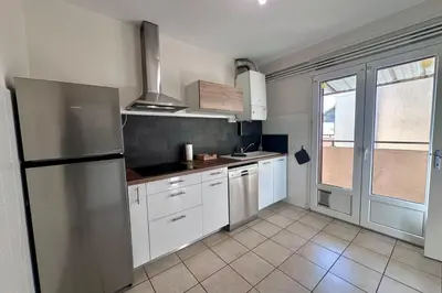 Cuisine ou kitchenette dans l'établissement Casa Ribot #10 - T4 pour 5 personnes - Proche Centre Ville