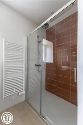 Salle de bains dans l'établissement Gite d'Anjoux