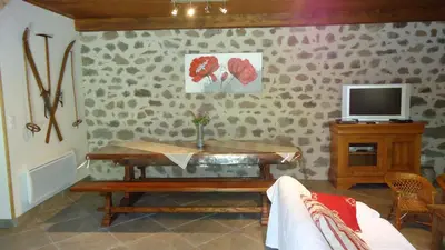 Télévision ou salle de divertissement dans l'établissement Gîte de l'Abreuvoir