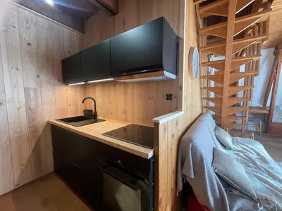 Télévision ou salle de divertissement dans l'établissement Chalet montagnard avec balcon, proche piste et centre - FR-1-814-77