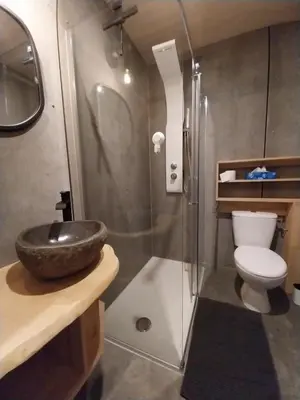 Salle de bains dans l'établissement Chalet Le Côme