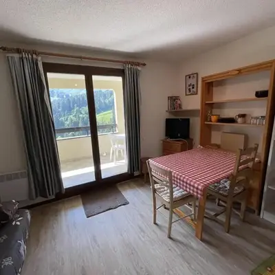 Studio-cabine avec balcon proche pistes et parking - FR-1-787-113