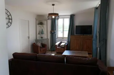 Télévision ou salle de divertissement dans l'établissement Gîte de France Belleviste 3 épis - Gîte de France 10 personnes MAE-1521
