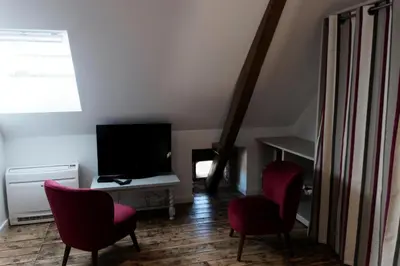 Télévision ou salle de divertissement dans l'établissement Gîte de France Belleviste 3 épis - Gîte de France 10 personnes MAE-1521