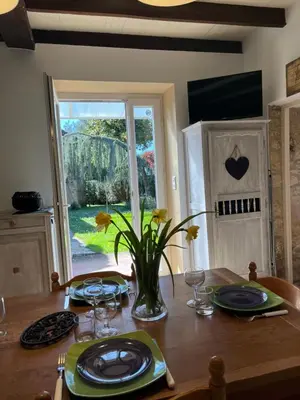 Cuisine ou kitchenette dans l'établissement Maison familiale proche Lascaux Lou Cantou