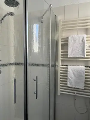 Salle de bains dans l'établissement Maison familiale proche Lascaux Lou Cantou