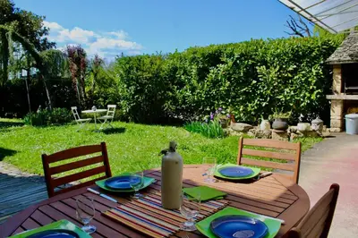 Jardin de l'établissement Maison familiale proche Lascaux Lou Cantou