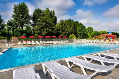 Piscine de l'établissement Camping Les Ondines ou située à proximité