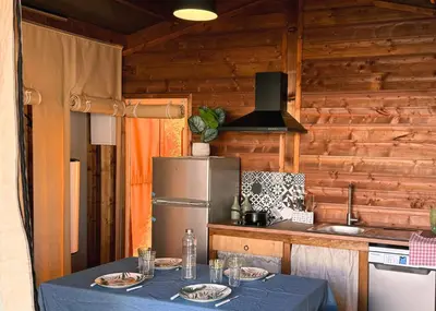 Cuisine ou kitchenette dans l'établissement Camping La Plage
