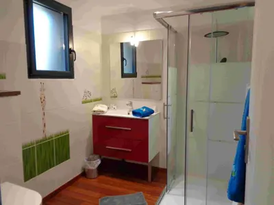Salle de bains dans l'établissement Villa La Bénéchie