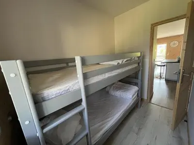 Un ou plusieurs lits dans un hébergement de l'établissement Chalet cosy au pied des pistes avec parking privé - FR-1-787-114