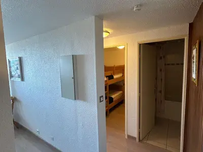 Un ou plusieurs lits dans un hébergement de l'établissement Appartement rénové au cœur de Super Besse avec balcon et parking privé - FR-1-814-81