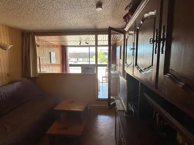 Cuisine ou kitchenette dans l'établissement Appartement confortable 6 pers au centre de Super Besse - FR-1-814-84