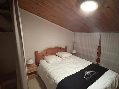 Un ou plusieurs lits dans un hébergement de l'établissement Appartement duplex 4 pers, centre station, garage privé - FR-1-814-82