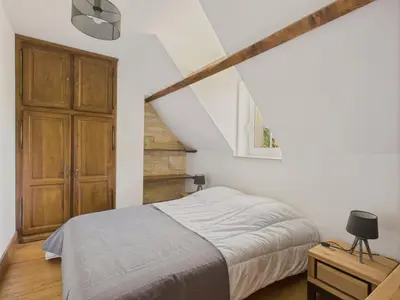 Un ou plusieurs lits dans un hébergement de l'établissement Grande maison pour 16 avec piscine et tennis