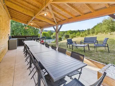 Jardin de l'établissement Grande maison pour 16 avec piscine et tennis