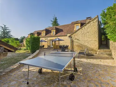 Tennis de table au sein de l'établissement Grande maison pour 16 avec piscine et tennis ou à proximité