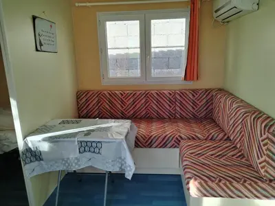 Coin salon dans l'établissement Mobilhome with terrace