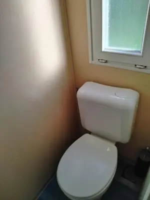 Salle de bains dans l'établissement Mobilhome with terrace