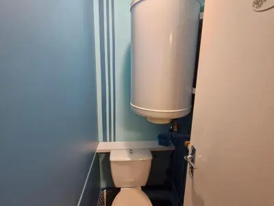 Salle de bains dans l'établissement Appartement spacieux au pied des pistes à Super Besse - FR-1-814-87