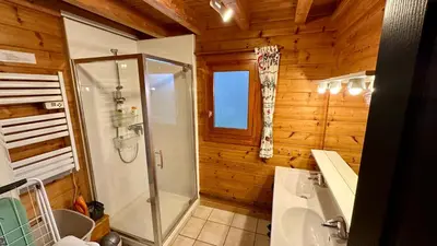 Salle de bains dans l'établissement Chalet Ô Mont Dore