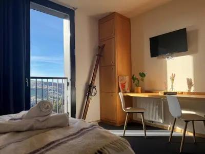 Télévision ou salle de divertissement dans l'établissement Caldera hébergement et activités d'altitude