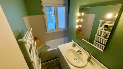 Salle de bains dans l'établissement Le Joli Cèdre 8pers Le Mont Dore