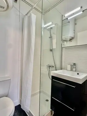 Salle de bains dans l'établissement Duplex Aristide Briand 5 min gare-DABNB