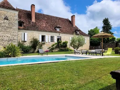 Piscine de l'établissement Gîte de France Histoire de famille 3 épis - Gîte de France 6 personnes MAE-2031 ou située à proximité