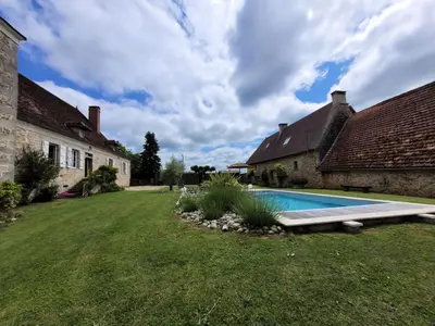 Piscine de l'établissement Gîte de France Histoire de famille 3 épis - Gîte de France 6 personnes MAE-2031 ou située à proximité