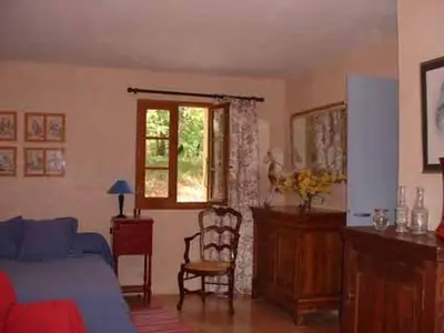 Coin salon dans l'établissement Maison périgourdine avec piscine privée, Wifi, animaux acceptés à proximité de Lascaux - FR-1-616-460