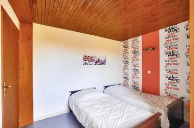 Un ou plusieurs lits dans un hébergement de l'établissement Charmante maison en pierre avec piscine pour 6