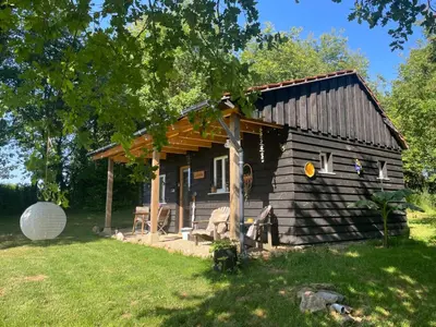 Jardin de l'établissement Gite La Chouette met hottub
