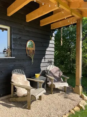 Jardin de l'établissement Gite La Chouette met hottub