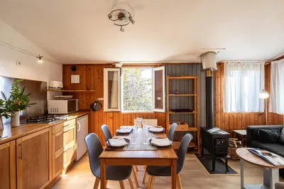 Cuisine ou kitchenette dans l'établissement Le Clou