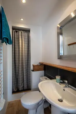 Salle de bains dans l'établissement Le Clou