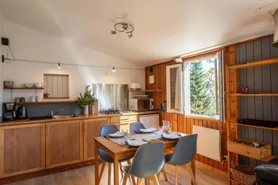 Cuisine ou kitchenette dans l'établissement Le Clou