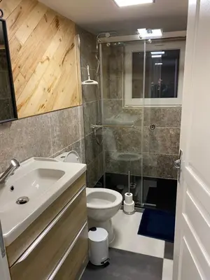 Salle de bains dans l'établissement Maison les papillons