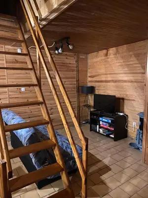 Télévision ou salle de divertissement dans l'établissement Maison les papillons