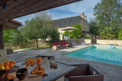 Piscine de l'établissement Le havre de paix en Périgord ou située à proximité
