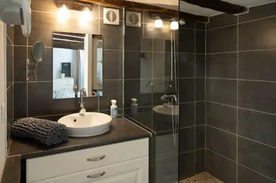 Salle de bains dans l'établissement Le havre de paix en Périgord