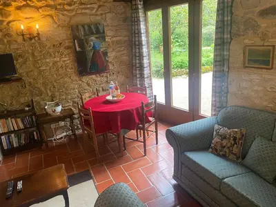 Coin salon dans l'établissement Gites le Sud, La Petite Grange