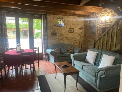 Coin salon dans l'établissement Gites le Sud, La Petite Grange